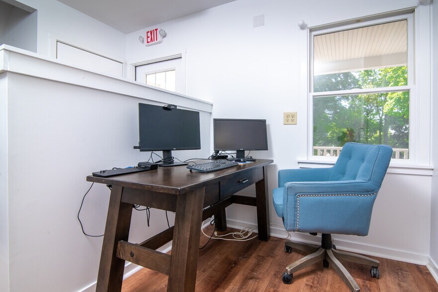 More Photos Of 14 Elm St, New Milford Office For Lease