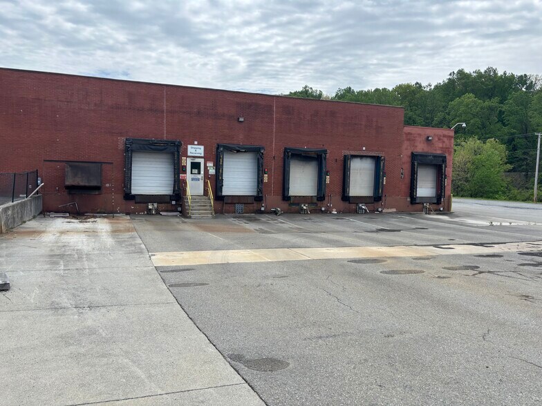 More Photos Of 1000 Robins Rd, Lynchburg Manufacturing For Lease