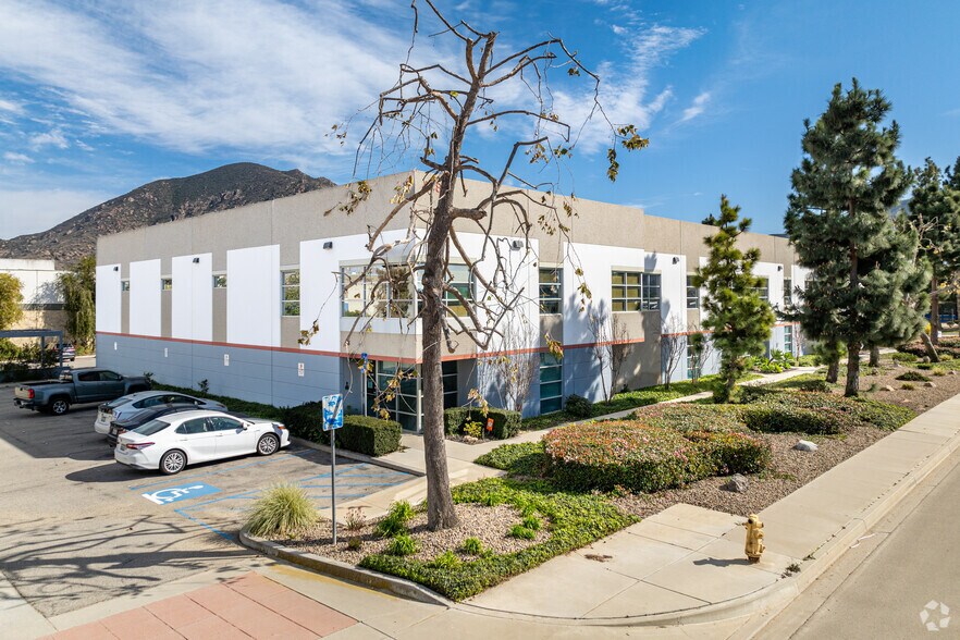 Primary Photo Of 4682 Calle Bolero, Camarillo Warehouse For Lease