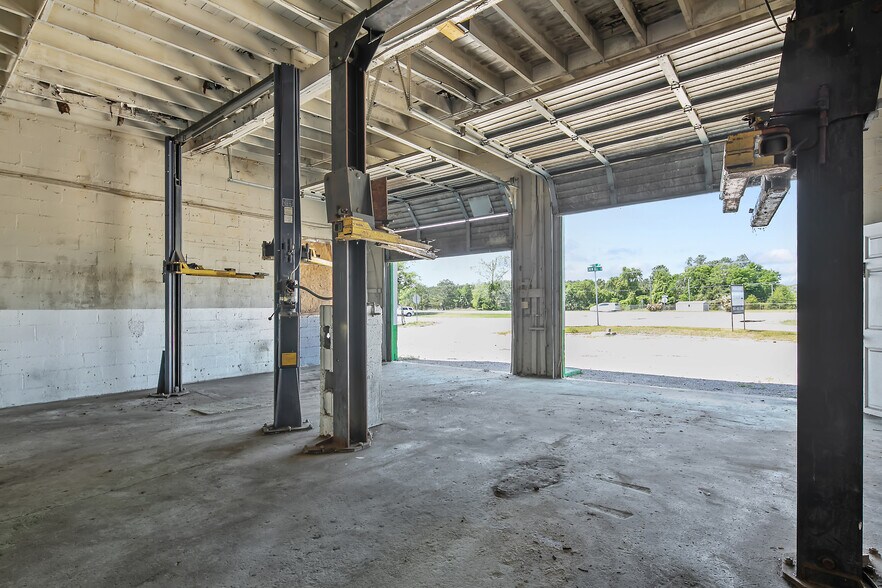More Photos Of 3579 Gillespie St, Fayetteville Auto Repair For Sale