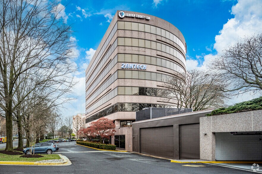 More Photos Of 8300 Boone Blvd, Vienna Office For Lease