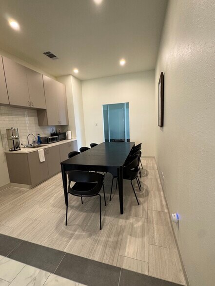 More Photos Of 10103 Louetta Rd, Houston Medical For Sale