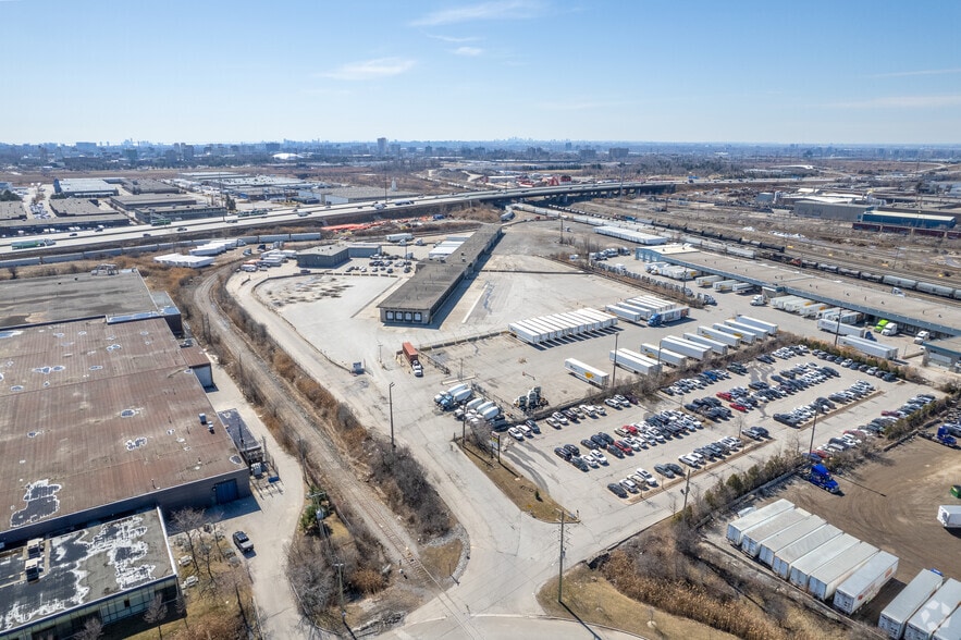 Primary Photo Of 101 Doney Cres, Vaughan Truck Terminal For Lease