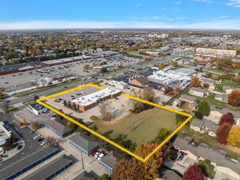 More Photos Of 41560-41660 Garfield Rd, Clinton Township Freestanding For Sale