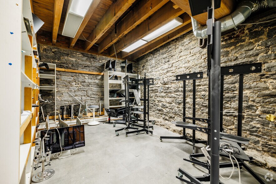 More Photos Of 59-71 Rue De Brésoles, Montréal Loft Creative Space For Lease