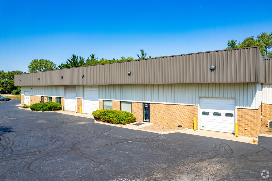 More Photos Of 2200-2205 Tech Ct, Woodstock Warehouse For Lease
