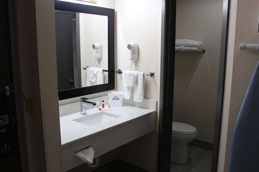 More Photos Of 1513 S Smittys Blvd, Ritzville Hotel For Sale