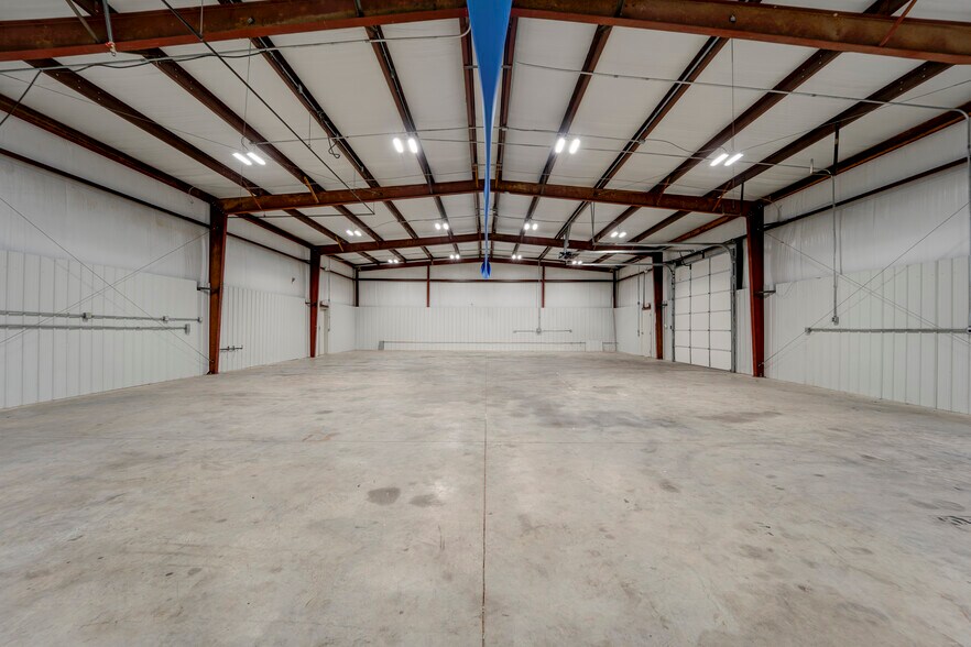 More Photos Of 2594 E Heritage Pkwy, Farmington Warehouse For Lease