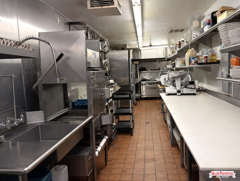 More Photos Of 1601-1607 N La Brea Ave, Los Angeles General Retail For Lease
