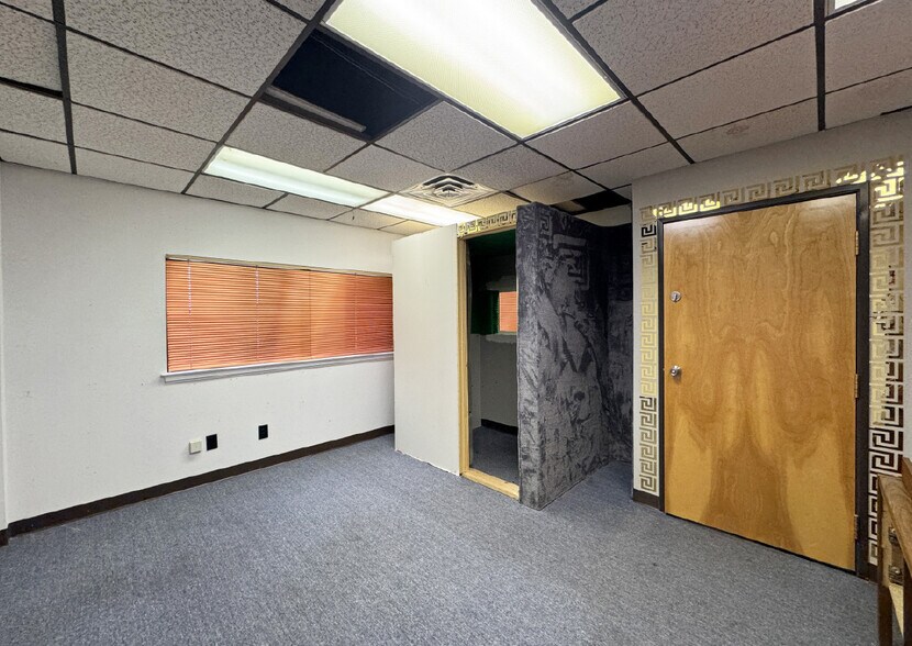 More Photos Of 2415 Princeton Dr NE, Albuquerque Flex For Sale