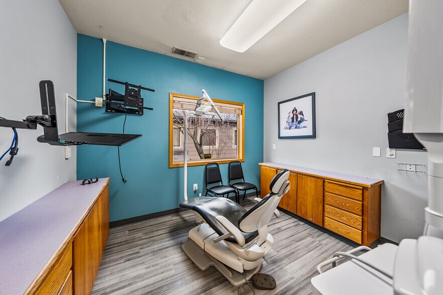 More Photos Of 925 Town Centre Dr, Medford Medical For Lease