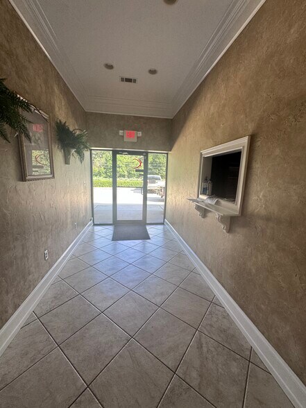 More Photos Of 2355 US Highway 78, Moody Flex For Lease