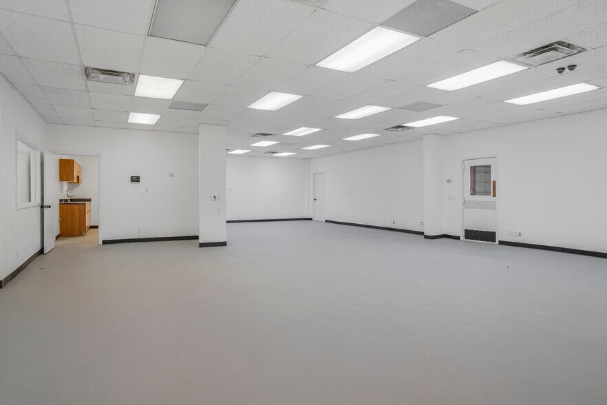 More Photos Of 8610 Botts Ln, San Antonio Freestanding For Lease