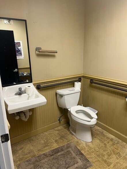 More Photos Of 897 N Monroe St, Tallahassee Office For Lease