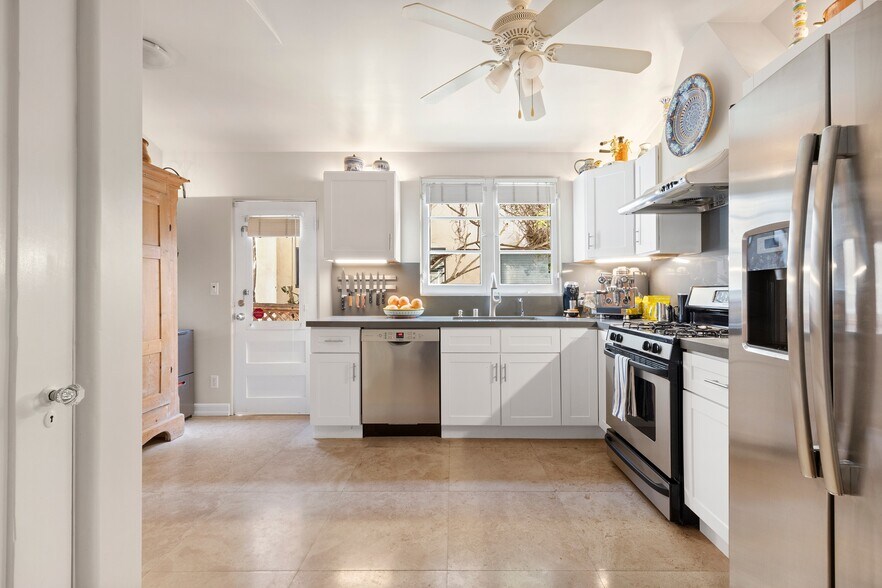 More Photos Of 827 12th St, Santa Monica Apartments For Sale