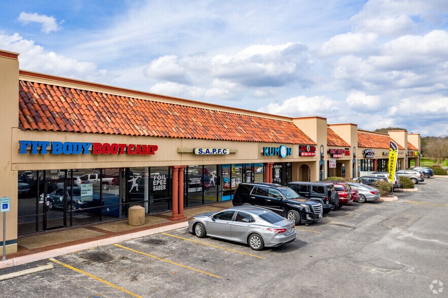 Primary Photo Of 2800-2864 Thousand Oaks Dr, San Antonio Unknown For Lease