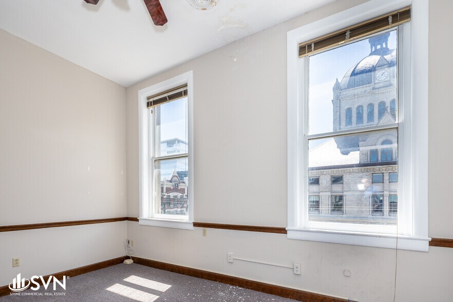 More Photos Of 201 W Short St, Lexington Office For Sale