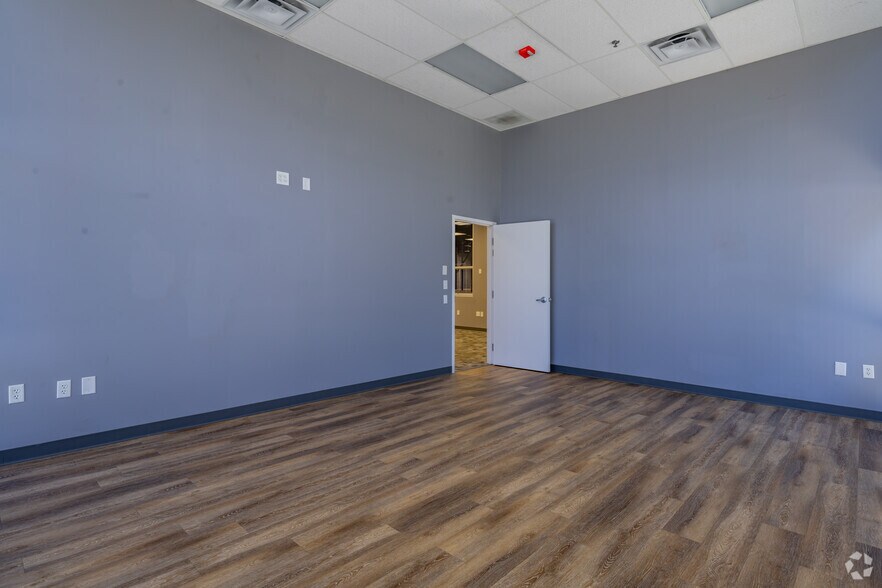 More Photos Of 10120 Fischer Rd, Von Ormy Distribution For Sale