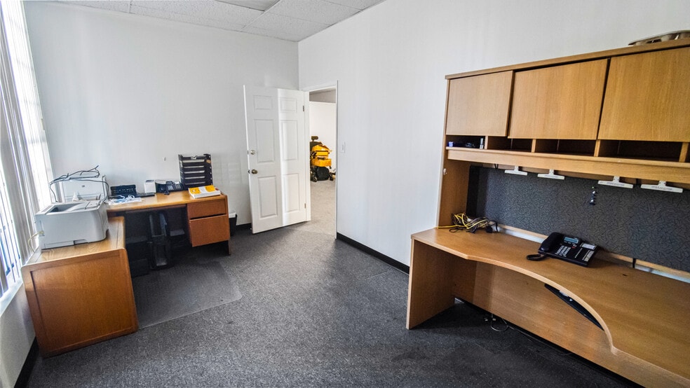 More Photos Of 800 E Wardlow Rd, Long Beach Loft Creative Space For Lease