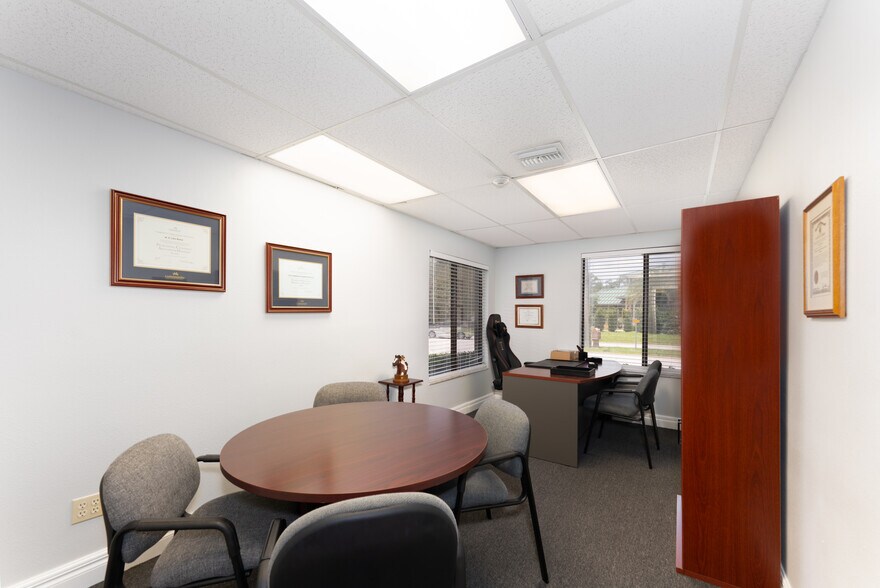 More Photos Of 31 Sarasota Center Blvd, Sarasota Office For Sale