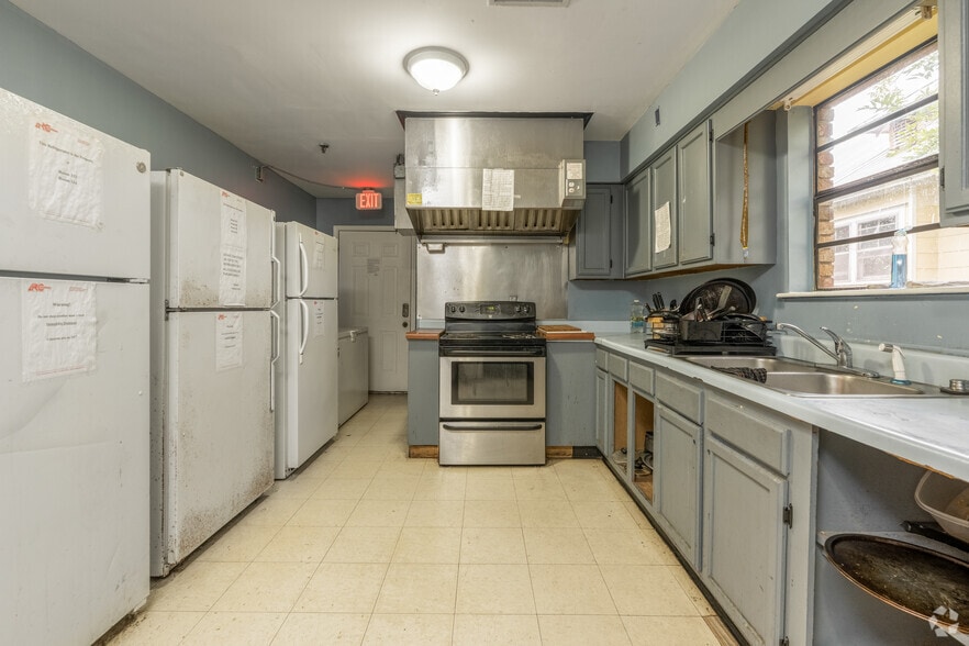 More Photos Of 1612 5th Ave N, Bessemer Medical For Sale