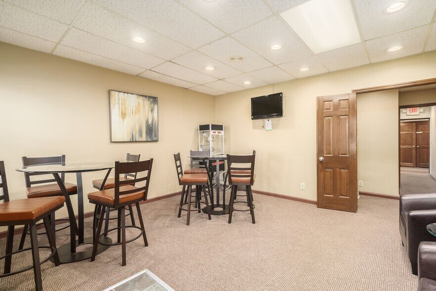 More Photos Of 261 W Johnstown Rd, Columbus Coworking Space