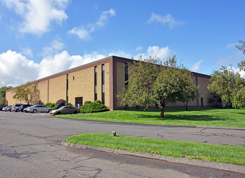 Primary Photo Of 113 Silvermine Rd, Brookfield Warehouse For Lease