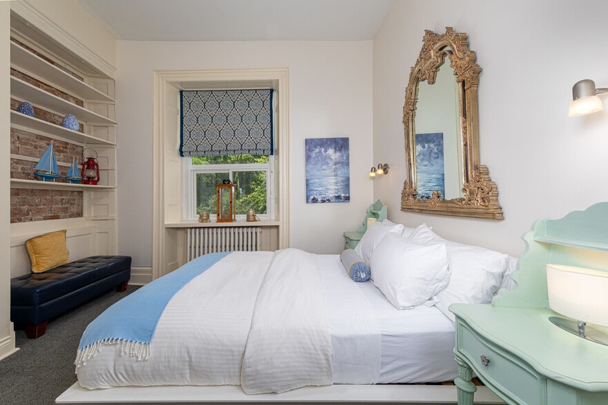 More Photos Of 8 Starr Pl, Kingston Hospitality For Sale