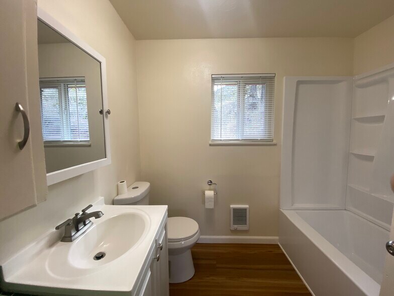 More Photos Of 300 W 4th St, The Dalles Apartments For Sale