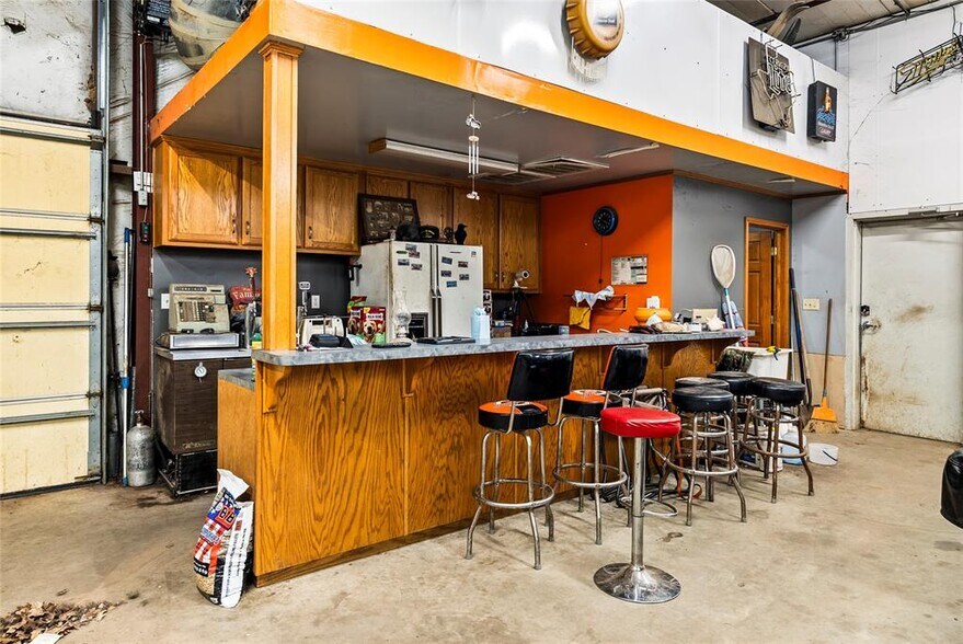 More Photos Of 1389 U.S. 290 E, Elgin Land For Sale