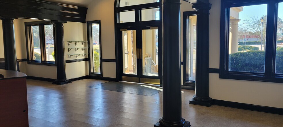 More Photos Of 1514 Holland Rd, Suffolk Office Residential For Lease