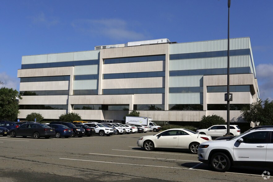 More Photos Of 125 Chubb Ave, Lyndhurst Office For Lease