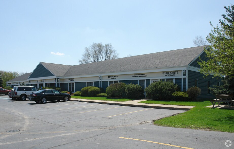 More Photos Of 7115 Virginia Rd, Crystal Lake Office For Lease
