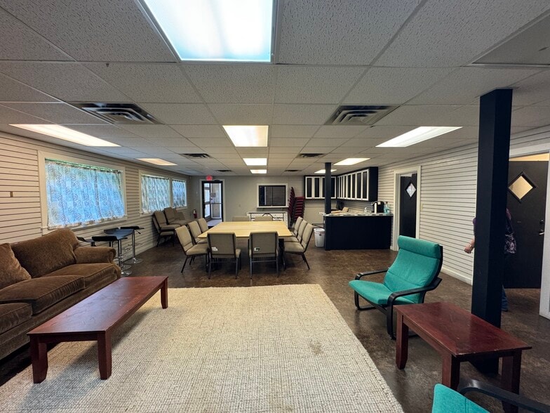 More Photos Of 2130 Country Club Rd, Palestine Golf Course Driving Range For Sale