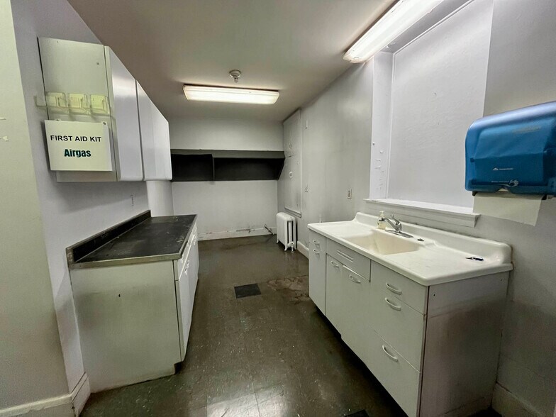 More Photos Of 1111 Maryland Ave, Baltimore Flex For Lease