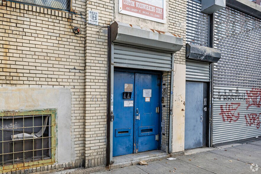 More Photos Of 830 Barry St, Bronx Warehouse For Lease