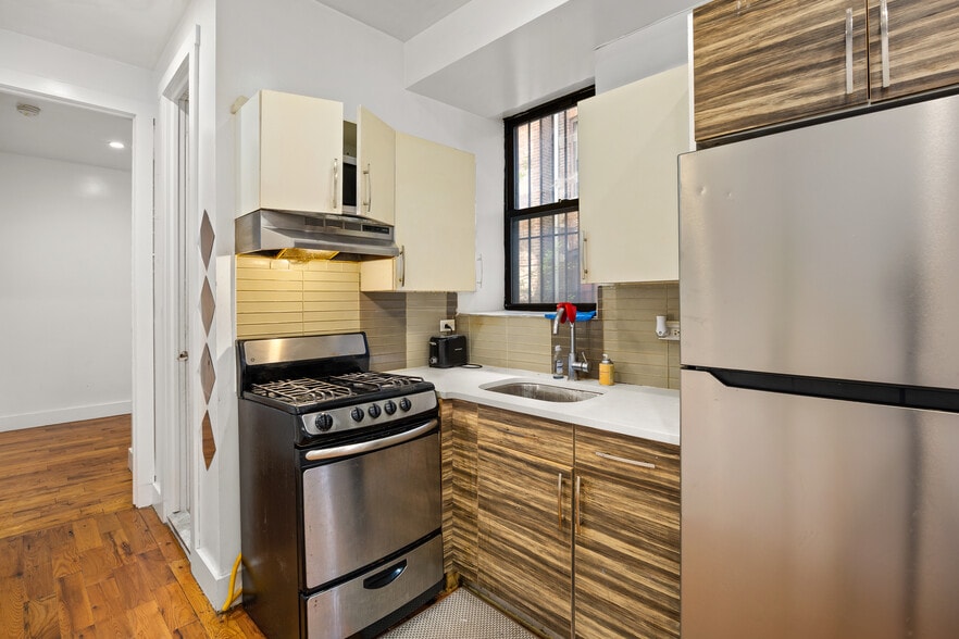 More Photos Of 1935 Bergen St, Brooklyn Apartments For Sale