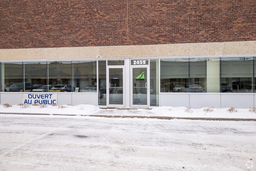 More Photos Of 2401-2465 Ave 46th, Montréal Warehouse For Lease