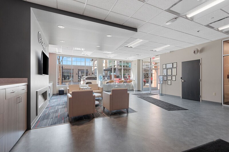 More Photos Of 100-140 N Washington St, Green Bay General Retail For Lease