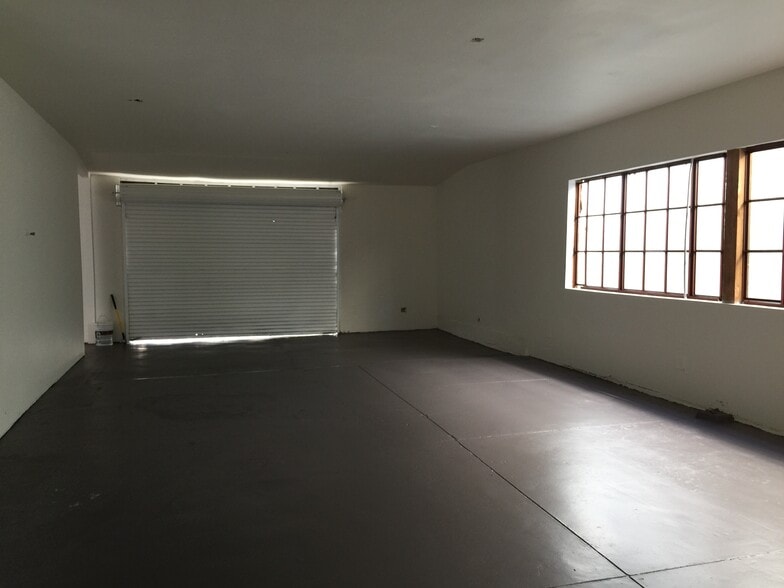 More Photos Of 3121 W Jefferson Blvd, Los Angeles Storefront Retail Office For Lease