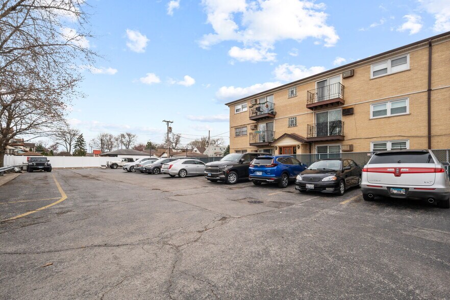 More Photos Of 7107 W Belmont Ave, Chicago Medical For Lease