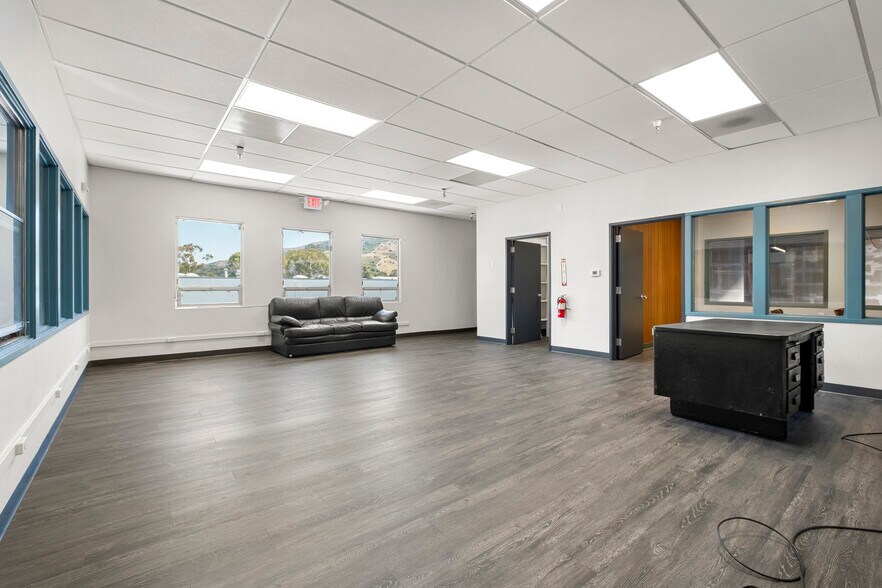 More Photos Of 430 Valley Dr, Brisbane Warehouse For Lease