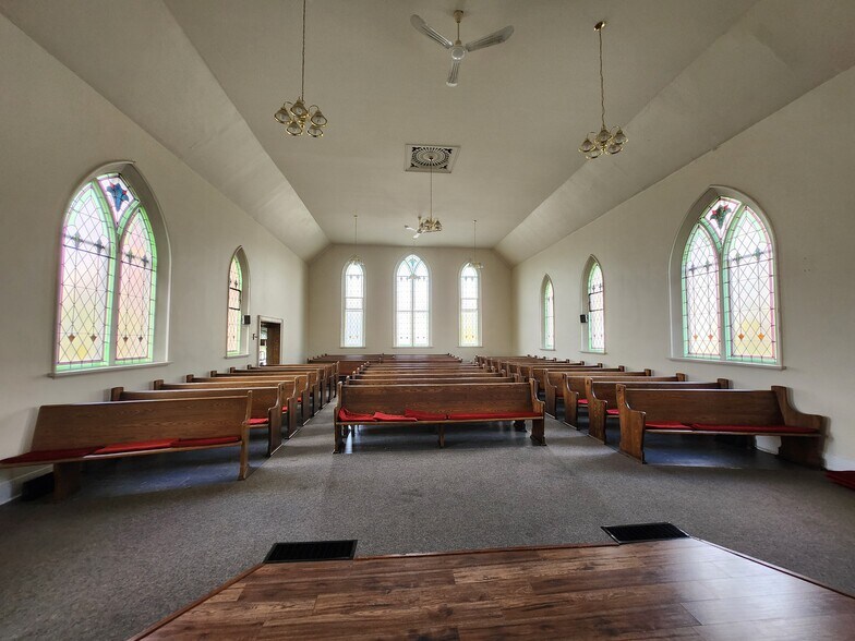 More Photos Of 977 Oxford St E, London Specialty For Lease