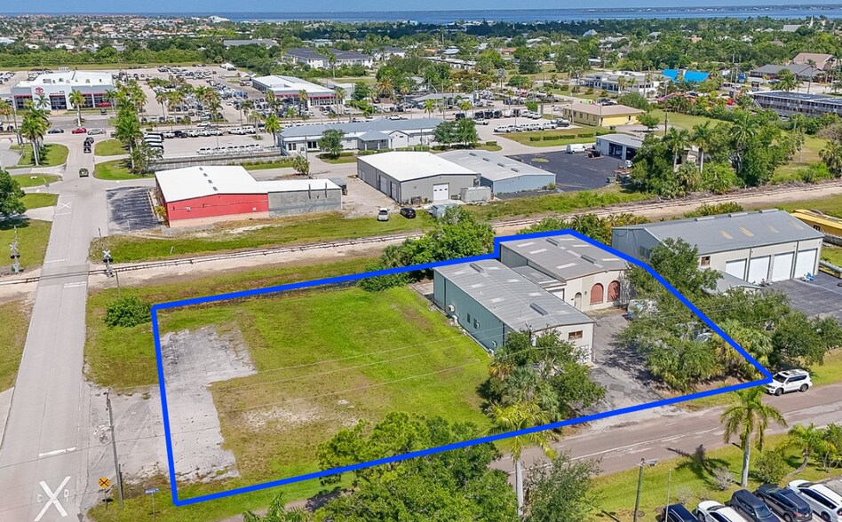 More Photos Of 1731 Manzana Ave, Punta Gorda Warehouse For Lease