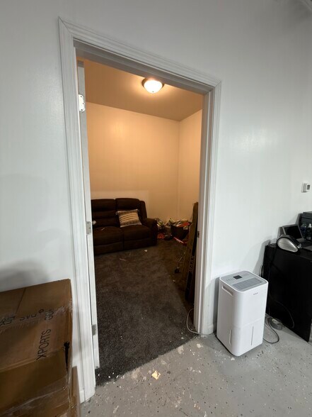 More Photos Of 205 Wiley ave, Washington General Retail For Sale