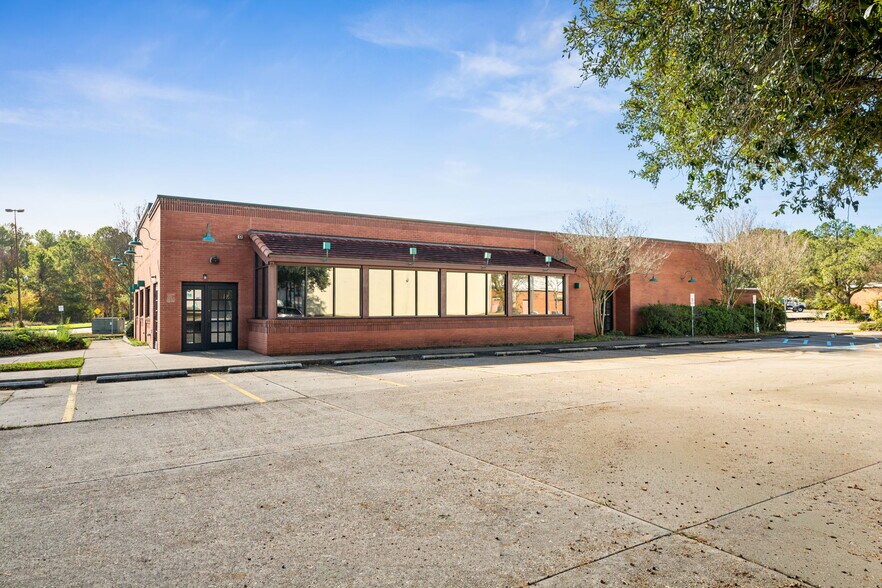 More Photos Of 315 N Highway 190, Covington Restaurant For Lease