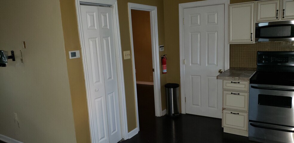 More Photos Of 1303 Veterans Hwy, Bristol Office For Sale