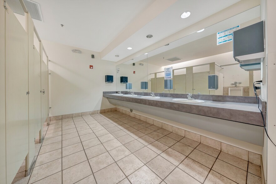 More Photos Of 2000 Virginia Ave, Collinsville Office For Lease