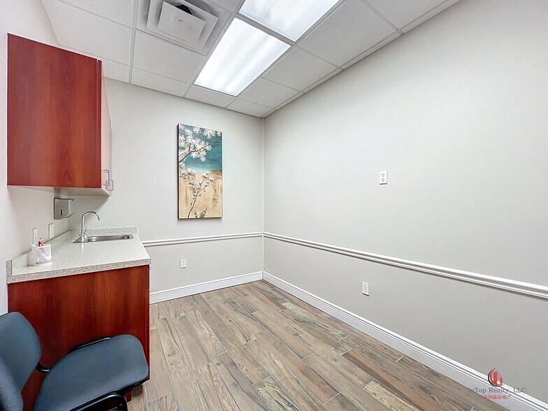 More Photos Of 1507 S Hiawassee Rd, Orlando Medical For Lease