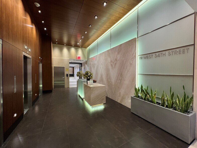 More Photos Of 19 W 34th St, New York Office For Lease